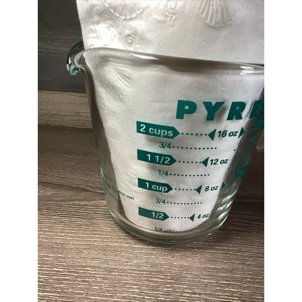 Vintage Pyrex Green Letter 2 Cups Measuring Cup - No Chips